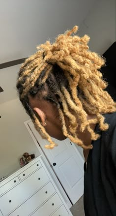 Dreadlocks Hair Color Ideas, Blonde Locs Aesthetic, Dreadlocks Dyed Tips, Dreads Blonde Tips, Blonde Tip Dreads, Blonde Tips On Locs, Locs Blonde Tips, Dreadlocks Dyed, Black And Blonde Locs