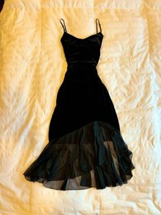 Sheer Dress Outfit Classy, Corset Outfit Goth, Ruffle Formal Dress, Poster Dress, Long Party Dress, Yoke Dress, Velvet Prom Dress, Prom Dress Inspiration, Glam Dresses