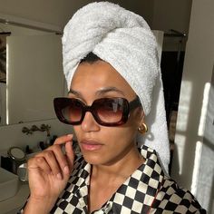 The Chicest French Woman I Know Just Schooled Me on Makeup, And I’m Enlightened — Who What Wear UK French Girl Makeup, Botox In A Bottle, Face Tightening, French Skincare, Makeup Artist Tips, Beauty Serums, Saggy Skin, French Beauty