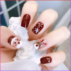 Browse gorgeous Valentine's Day nails with romance and heart-shaped themes to make your nails look amazing. Pink nails, red nails and Valentine's Day nail art.