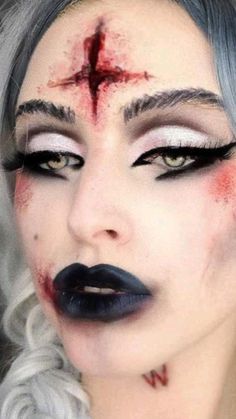 Eyeliner Cheap, Classy Crafts, Halloween Costumes Women Scary, Halloween Makeup Clown, Skeleton Wreath, Creepy Makeup, Scary Skeleton