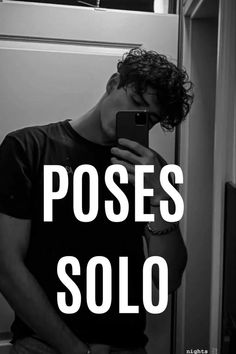 a man taking a selfie in front of a mirror with the words poses solo on it