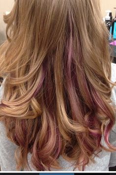 Pink highlights , long hair Pink Hair Streaks, Pink Hair Highlights, Pink Streaks, Pink Blonde Hair, Pink Hair Dye, Peekaboo Hair, Pink Highlights, Peinados Fáciles Para Cabello Corto