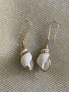 Acrylic sea shells with gold tones Elegant White Shell For Beach, Elegant White Shell For Vacation, Gold Shell As Summer Gift, Gold Shell For Summer Gift, Gold Bohemian Shell For Summer, Gold Ocean-inspired Shell, Elegant Shell For Summer Vacation, Elegant Summer Shell For Vacation, Gold Shell-shaped Shell For Summer