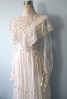 1970s Gunne Sax Wedding Dress Gunne Sax Wedding Dress, Garden Victorian, Victorian Wedding Dress, 1970 Dress, Sax Dress, Vintage Wedding Dress, Victorian Wedding, Kleidung Diy, Gunne Sax