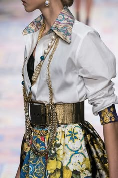 Dolce & Gabbana Spring 2021 Fashion Show Details | The Impression Fashion Show Outfit Ideas, Fashion Show Ideas, Gaun Fashion, 2021 Fashion, Lifestyle Inspiration, Summer Fashion Trends, Dolce & Gabbana, Milan Fashion, London Fashion