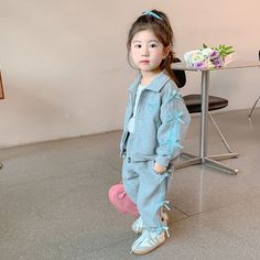 #kidsfashion #childrensfashion #kidsclothing #fashionforkids #kidstyle #trendykids #kidswear #fashionablekids #kidsclothes #kidsclothingstyle #kidsclothingtrends #kidsclothinginspo #kidsclothingideas #kidsclothingbrand #kidsclothinghaul Bow Sweatshirt, Outdoor Leisure, Girls Bows, Girl Falling, Childrens Fashion, Kids' Fashion, Kids Design