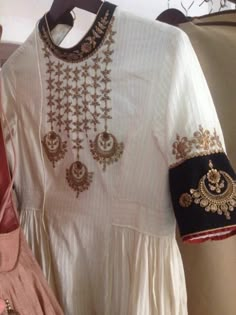 Kurti Suit Designs, Handwork Kurti Designs, Casual Kurti Designs, Suit Designs Pakistani, Sleeves Design For Kurtis, Kurti Suit, Casual Kurti, Embroidery Suits Punjabi, Embroidery On Kurtis