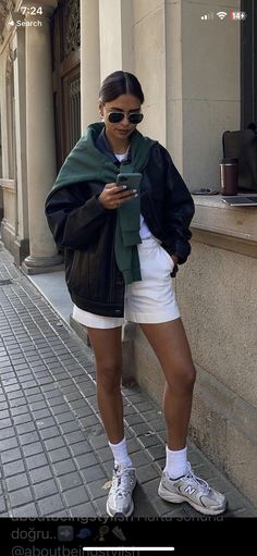 Emelie Lindmark, Simple Casual Outfits, Winter Mode, Outfit Combinations, Short En Jean, Mom Outfits, Style Guide, Spring Summer Outfits, Outfits Casuales