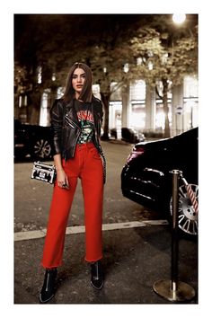 Outfit Pantalon Rojo, Woman In Red, Tokyo Street Fashion, Rock Outfit