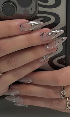 Alternative Nails Nail Design Gold, Goth Nails, Purple Nail, Gray Nails, Silver Nails