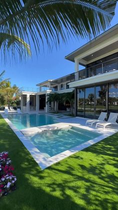 Take a Look at this Stunning Modern Mansion Located in South Florida!