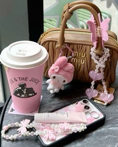 Inside My Bag, Pretty Pink Princess, Handbag Essentials, What In My Bag, Pink Girly Things, Bag Charms, Coffee Date, Pretty Bags, Everything Pink