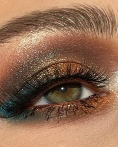 Glam Make Up Looks For Green Eyes, Eyemakeup Green Eyes, Make Up Green Eyes, Colorful Smokey Eye, Green Hazel Eyes, Green Eyes Makeup, Teal Makeup, Eyeshadow For Green Eyes, Makeup Cantik