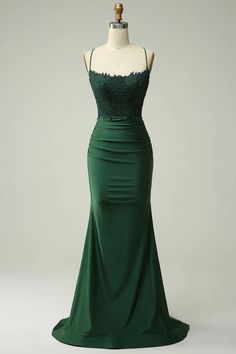 Dark Red Prom Dress, Green Long Prom Dress, Dark Green Prom Dress, Spaghetti Strap Prom Dress, Prom Dress Inspiration, Cute Prom Dresses, Red Prom, Pretty Prom Dresses, Sophisticated Dress