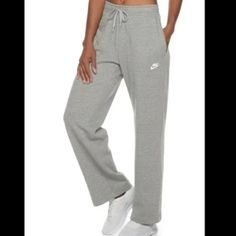 - Brand New With Tags Nike Watch, Fleece Pants Women, Cute Sweatpants Outfit, Cute Sweatpants, Biker Shorts Outfit, Sweatpants Outfit, Nike Sweats, Nike Sweatpants, Fleece Sweatpants