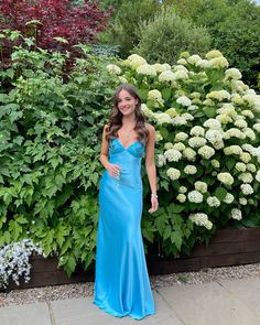 blue Prom Dresses Aesthetic Blue, Bright Teal Prom Dress, Simplistic Prom Dress, Prom Dresses Form Fitting, Green Satin Dress Prom, Blue Hoco Dress Aesthetic, Prom Dresses For Pale Skin Dark Hair, Prom 2024 Pictures, Ocean Blue Prom Dress