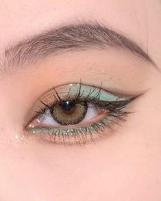 27 Summer Makeup 2024 Trends: Natural Glow to Neon Pop – Get Inspired! Soft Summer Makeup, Pastel Makeup, Summer Makeup Looks, Ethereal Makeup, Green Makeup, Dope Makeup, Eye Makeup Art, 2024 Trends, Blue Makeup