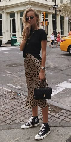 Marie Von Behrens, Outfit Converse, Áo Blu, Leopard Skirt, Outfits With Converse, Date Outfits, Inspired Outfits, Fashion Mode