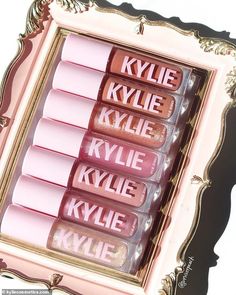 Kylie Gloss, Profumo Victoria Secret, Kylie Makeup, Jenner Makeup, Makeup Bag Essentials, Kylie Jenner Makeup, Dior Makeup, Makeup Aesthetic