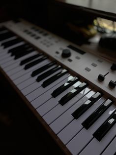 an electronic keyboard sitting on top of a table