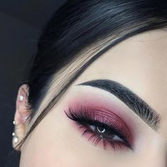 Fair Skin Eye Makeup, Rose Gold Eye Makeup, Eyeliner Tips, Gold Eye Makeup, Day Makeup Looks, Holiday Makeup Looks, Pink Eye Makeup, Valentines Day Makeup