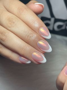 #uñasalmendradas con efecto Aurora Nails Design, Nails Aurora Effect, Nails Frances, Elegant Nails French, Kylie Nails, Shiny Nails Designs, Aurora Nails