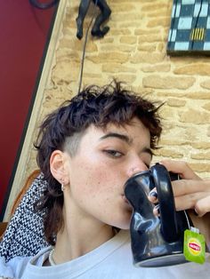 Queer Hair, Shortish Hair, Androgynous Haircut, Androgynous Hair, Mullet Haircut, Hair Inspiration Short, Punk Hair, Mens Haircuts Short, Foto Poses