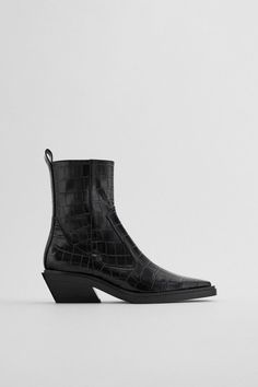 Zara Boots Outfit, Zara 2020, Black Heeled Ankle Boots, Best Winter Boots, Suede Cowboy Boots, Square Toe Ankle Boots