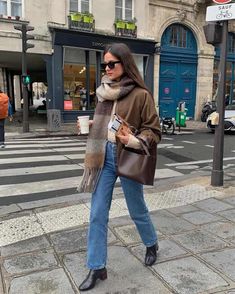 Jeans Outfit Fall, Street Style Fall Outfits, French Outfit, Simple Fall Outfits, Street Style Parisian, Europe Outfits, London Outfit, Italy Outfits