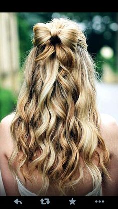 Homecoming hairstyles Hairstyles Bow, Moments Photography, Half Up Hair, Hair Wedding, Long Blonde Hair, Bow Hair, Hair Dos, Curled Hairstyles