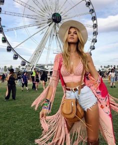 10 Festival Accessories Celebs Are Obsessing About Bonnaroo Outfits, Best Coachella Outfits, Country Music Festival Outfits, Festival Fashion Outfit, Photo Presets, Edm Festival Outfit