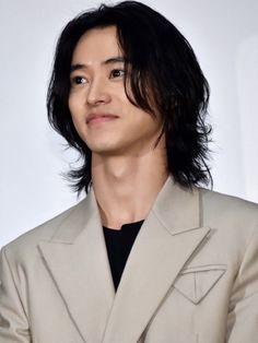 Asian Long Hair, Yamazaki Kento, Asian Men Hairstyle, Asian Man, Hair Images, Long Layered Hair, Haircuts For Long Hair