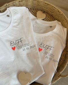 ** The EVJF t-shirt ** Perfect for being all connected during a bachelorette party, To personalize as desired, font, flex color, symbol... Quality cotton materials // Flex OekoTex // Recyclable packaging Our OekoTex flex, selected for you with great care, must be maintained with a minimum of care to maintain an optimal lifespan of the creations! For Classic & Colored flex: machine wash up to 80oC max // Tumble dryer: Yes For Sequins & Velvet flex: machine wash up to 40oC max // Tumble dryer: No Recyclable Packaging, Gifts Personalized, Recycled Packaging, Tumble Dryer, Bachelorette Party, Wedding Gift, Cotton Material, Tee Shirt, Wedding Gifts