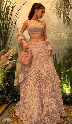 Low Rise Lehenga, Old Money Lehenga, Tan Lehenga, Indian Wedding Bridesmaids Lehengas, Indian Prom Dresses, Indian Outfits Modern, Indian Fits, Simple Lehenga, Trendy Outfits Indian