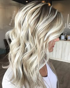 Natural Dark Roots With Blonde Hair, Byalouge Hair Blonde, Biolage Hair Blonde, Trendy Blonde Highlights, Bilage Hair Color Blondes, Platinum Blonde Balayage With Lowlights, Long Blonde Fall Hair Color, Platinum Blonde With Low Lights, Blonde Hair Ideas For Winter