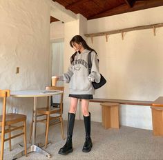 Long Black Boots Outfit, Long Boots Outfit Winter, Long Boots Outfit, Skirt Outfits Korean, Long Black Boots, Winter Boots Outfits, Black Boots Outfit, Outfit Korean Style