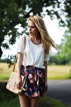 drag to resize Dark Florals, Flower Print Skirt, Floral Pleated Skirt, Top Outfit, Vogue Fashion, Outfit Style, Inspiration Style, Style Guide, Colorful Fashion