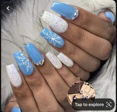 Blue And White Nails Christmas, Baby Blue Winter Nails Acrylic, Winter Nails Blue And White, Periwinkle Nails Designs, Blue Nails With Snowflakes, Blue And White Winter Nails, Blue And White Christmas Nails, Baby Blue Christmas Nails, Light Blue Christmas Nails