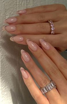 Nude French Tips Nails, French Minimalist Nails, French Modern Nails, French Tips Nails Ideas, Nail Ideas Nude Pink, Nails Nude Color Design, Pretty Nails Classy French Tips, Classy Nail Inspiration, Manicure Ideas 2024