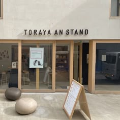 there is a sign that says toray an stand in front of the storefront