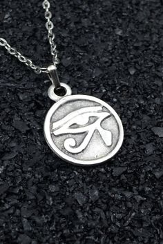 The Eye of Horus is an important symbol of ancient Egyptian mythology and is also commonly known as the Eye of Ra. This symbol represents the left eye of Horus and is usually depicted combined with the Sun Disk of Ra, which is located on the right side. In Egyptian mythology, the Eye of Horus is considered a sacred symbol and symbolizes goodness, power, protection, as well as universal balance. The Eye of Horus reflects the might of Ra and the light of the sun, while also representing divine protection. The minimal Eye of Horus - Eye of Ra necklace is an exclusive piece of jewelry that reflects the elegance and power of this ancient symbol. The necklace can feature the Eye of Horus in a stylized and minimal design, so that the meaning of the symbol is elegantly expressed. The minimal Eye o Left Eye Of Horus, The Eye Of Ra, Chain Types, Horus Eye, Eye Of Ra, Left Eye, Female Eyes, Silver Necklaces Women, Egyptian Mythology