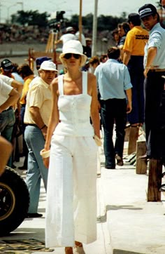 Sun top sweater by Virginia. Cotton baggy pants by Universal Witness. Hat by Herbert Johnson. Shoes by Yves Saint Laurent. Moda Vintage, Mode Inspo, Mode Vintage, Looks Style, Mode Inspiration, Inspiration Mode, 70s Fashion, Street Styles, 90s Fashion