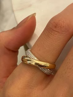 Chic Rings Aesthetic, Luxury Yellow Gold Rings For Everyday, Classy Diamond Rings, Everyday Rings For Women, Diamond And Gold Ring, Gold Band Rings Women, Solitaire Ring Stack, Classy Rings, C Ring