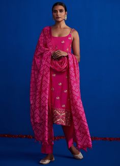 Rani Pink Spaghetti Kurta With Bandhani Dupatta Pink City by Sarika - Fabilicious Fashion Kurta And Pants, Chanderi Silk Suits, Bandhani Dupatta, Karva Chauth, Chanderi Dupatta, Pink Spaghetti, Rani Pink, Pink City, Lehenga Style