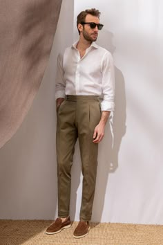 These CANALI Inspired single-pleated trousers are tailored using wool barathea cloth that was developed by Giorgio Cavalli Italy. Side adjusters. Zip fly with an extended buttoned closure. Curtain waistband. Single-pleated front. Side on-seam pockets. Right hip ticket pocket. Two back buttoned pockets. Please Note: These pants are truly made with Italian Cloth. Pini Parma, Formal Dresses For Men, Adjustable Dress, Semi Formal Outfits, Formal Men, Formal Men Outfit, Model Outfit, Stylish Suit, Men Streetwear