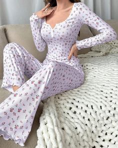 You Want to Buy it or Not 🥹 Pyjamas Aesthetic Winter, Cute Night Suit, Aesthetic Pajama Outfit, Night Suits Pajama Set, Cute Pjs Aesthetic, Winter Night Suit, Comfy Home Outfits, Pijama Outfit, Pjs Outfits