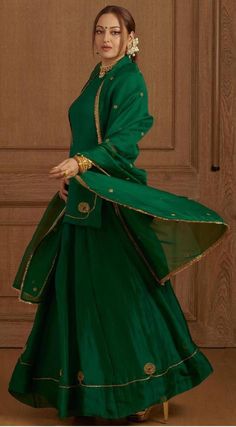 Green Sharara, Lehenga Designs Simple, Desi Fashion Casual, Bridal Dress Fashion, Traditional Indian Outfits, Sonakshi Sinha, Kurta Designs Women