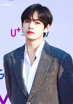 BTS - The Fact Music Awards 2019 (190424) Taehyung Smile, Be The Sunshine, Husband Material, Taehyung Fanart, Bts Kim, Sarcastic Quotes Funny, Handsome Man, V Taehyung, The Sunshine