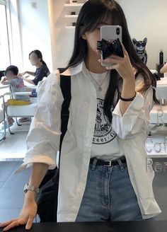 Daily Ootd Casual Simple, Ootd Casual Simple, 90s Street Style, Neat Casual Outfits, Outfit Korean Style, Clothes Korean Style, Casual College Outfits, Fashion Top Outfits, Korean Casual Outfits